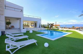 KRK - MALINSKA, villa moderna con piscina e vista mare
