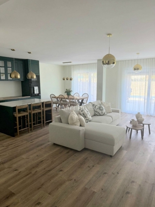 LAURANA, lussuoso appartamento trilocale con piscina vicino al mare