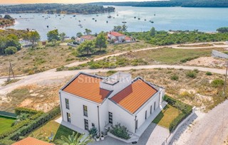 ISTRIA - MEDOLINO, Casa moderna vicino al mare, con splendida vista mare