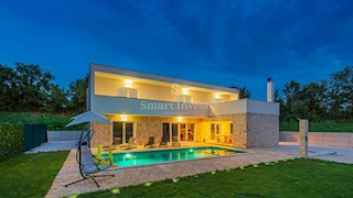 ISTRIA - SAN VINCENTI, bellissima villa con piscina in vendita