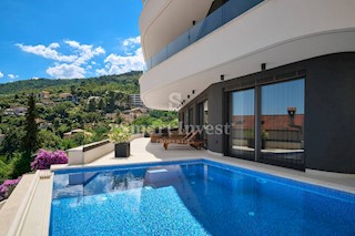 ABBAZIA, appartamento con piscina e vista mare