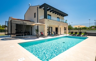 ISTRIA - RABAC, 10 km, nuova casa di lusso con campo da tennis