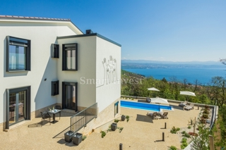 IKA - OPRIĆ, villa con 4 appartamenti e vista panoramica sul mare