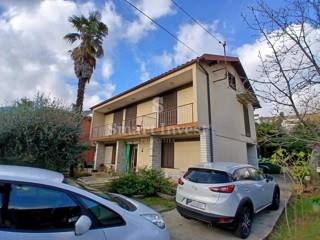 LAURANA, casa indipendente di 220 m2 vicino al mare