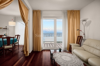 ABBAZIA, appartamento trilocale con vista mare e garage