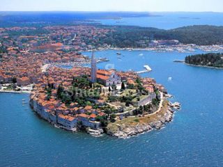 ISTRIA - ROVINJ, BUILDING LAND OF 4.083 M2 NEAR THE SEA AND CENTER