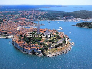 ISTRIA - ROVINJ, BUILDING LAND OF 4.083 M2 NEAR THE SEA AND CENTER