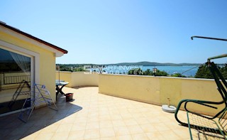 ISTRIA - MEDOLINO, Hotel con piscina e vista mare vicino al mare, in vendita