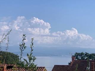 ABBAZIA - IKA, terreno con vista mare e permesso di costruire