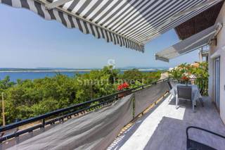 DRAMALJ, casa con 5 appartamenti e 2 garage vicino al mare