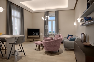 ABBAZIA - CENTRO, lussuoso appartamento fronte mare in villa storica