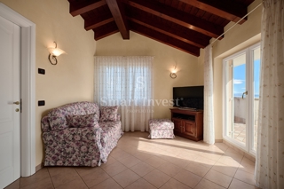 IČIĆI, una bellissima casa in una posizione eccellente, ESCLUSIVAMENTE NELLA NOSTRA AGENZIA!