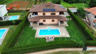 ISTRIA - PARENZO, casa con 4 appartamenti e piscina