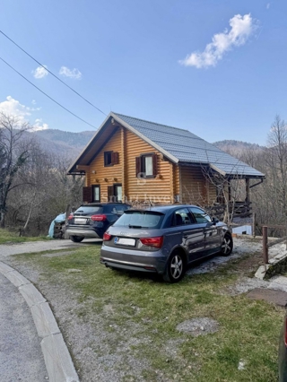 DELNICE, affascinante casa in legno immersa nella natura