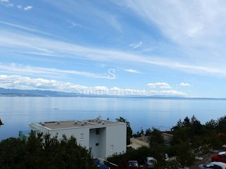 ABBAZIA, appartamento trilocale con vista mare e garage