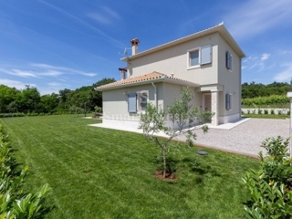 ISTRIA, nuova casa con piscina, a 15 minuti di macchina dal mare