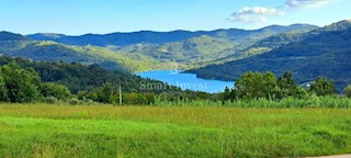 ISTRIA - MONTONA, Terreno edificabile con vista sul lago Butoniga, in vendita