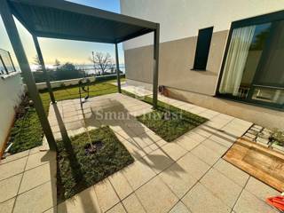 ABBAZIA, appartamento trilocale con giardino e vista mare