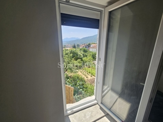 MATULJI - CENTRO, casa a schiera vicino a tutti i servizi