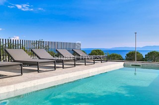 RIJEKA - KOSTRENA, Villa di lusso con piscina a 150 m dal mare e dalle spiagge!