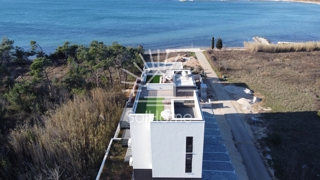 Attico con piscina / Appartamenti a Privlaka vicino a Zara - Croazia