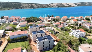 Appartamenti al piano terra vicino al mare a Novalja.