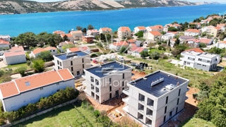 Appartamenti attico sul mare a Novalja