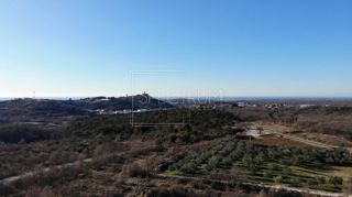 Zona di Buie, terreno edificabile con potenziale