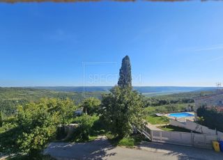 Zona di Buie, casa in pietra con vista panoramica