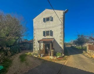 Zona Umago, casa in pietra in posizione tranquilla