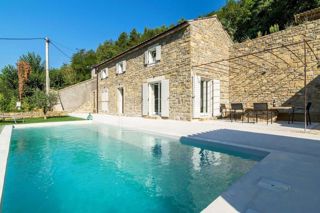 Zona di Portole, casa in pietra con piscina e vista