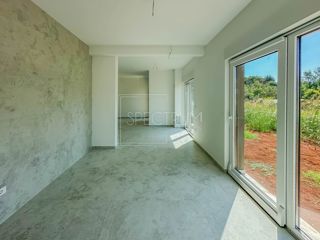 Torre, spazioso appartamento al piano terra con giardino