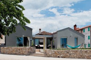 Zona Parenzo, casa a un piano con piscina