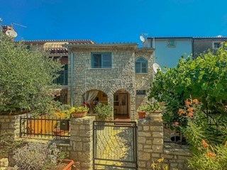 Zona Parenzo, casa in pietra in una posizione tranquilla