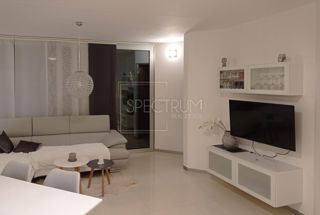 Cittanova, appartamento con vista mare in un edificio con ascensore