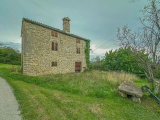 Zona di Buie, casa indipendente in pietra con vista panoramica