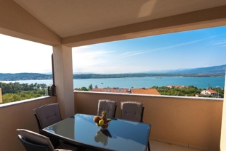 Uvala Soline villa esclusiva con 6 appartamenti, piscina e vista mare!