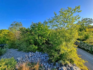 Isola di Krk, Malinska, terreno edificabile pianeggiante in ottima posizione!