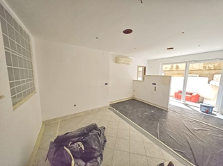 Njivice, appartamento con tre camere da letto in un'ottima posizione vicino al mare!