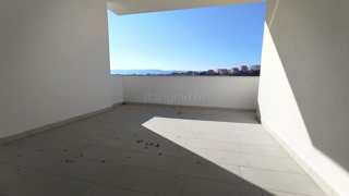 Novi Vinodolski, nuovo appartamento 2 camere al 2° piano con vista!