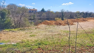 Dobrinj, Kras, terreno edificabile in una posizione tranquilla!