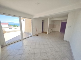 Njivice, appartamento in posizione eccellente con vista sul mare!