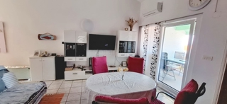 Malinska, appartamento completamente arredato al 2° piano, vicino al mare!