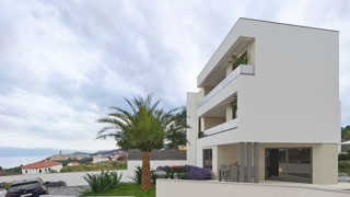 Vrbnik, moderno appartamento con tre camere da letto al piano terra con giardino e piscina!