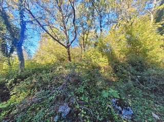 Zona di Vrbnik, terreno edificabile in posizione tranquilla!