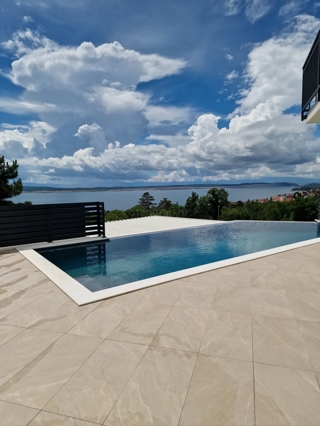 Crikvenica, nuova villa moderna con piscina e vista!