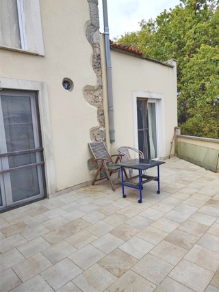 Zona di Vrbnik, casa in pietra con vista mare e giardino!