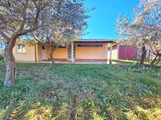 Zona Malinska, casa a un piano da ristrutturare con ampio giardino!