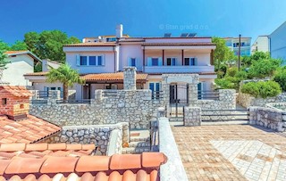 Zona Crikvenica, appartamento bilocale a 150 m dal mare!