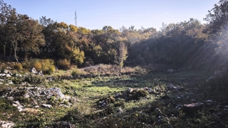 Zona Malinska, ampio cantiere in posizione tranquilla!